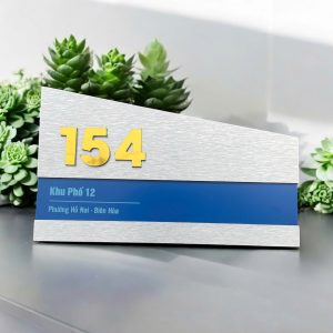 Bảng số nhà ALU bạc xước chữ nổi Mica gương vàng cao cấp ALSN07